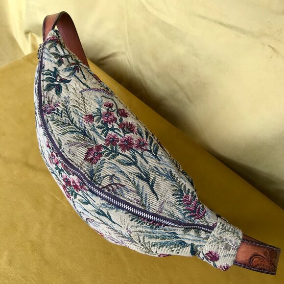 Handmade tapestry fanny pack/belt bag - Picture 5 of 10